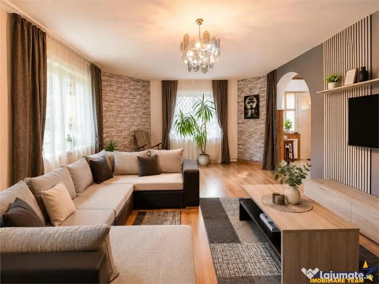 Casă cu 5 camere cu Teren 1336 Mp în Central