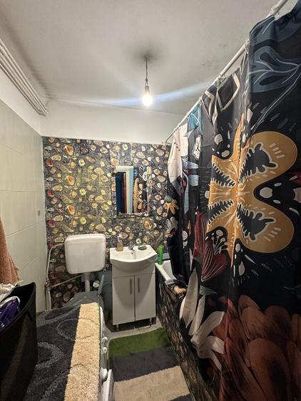 Apartament cu 3 camere decomandat în Drumul Taberei
