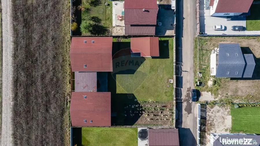 Casă cu 5 camere cu Teren 700 Mp în Sânpetru