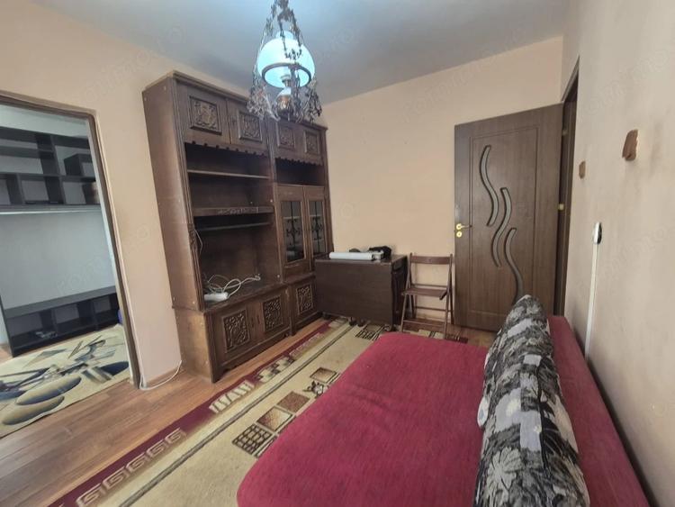Apartament cu 3 camere semidecomandat în Trivale