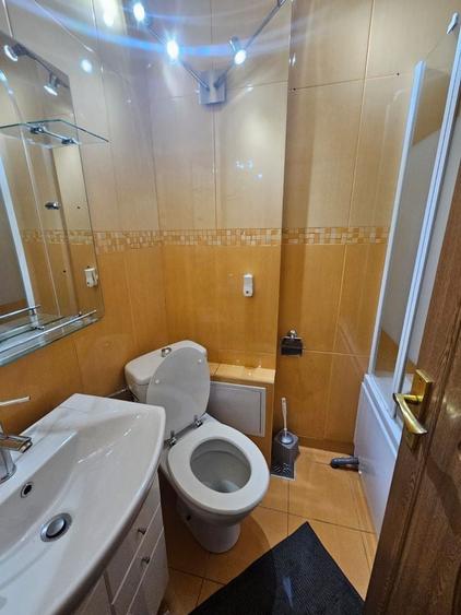 Apartament cu 3 camere semidecomandat în Negru Vodă