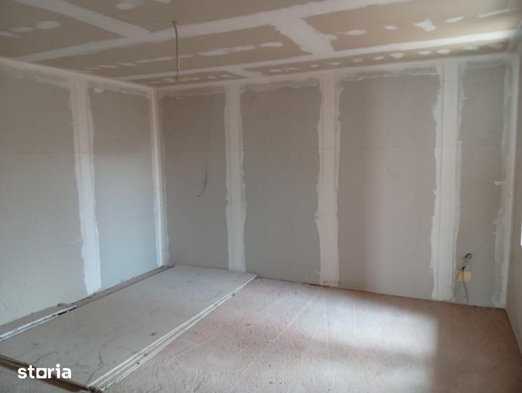 Casă cu 7 camere cu Teren 4500 Mp în Iratoșu