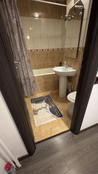 Apartament cu 4 camere semidecomandat în Costin Georgian