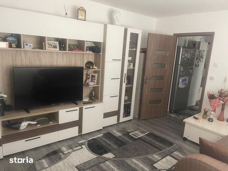 Apartament cu 3 camere semidecomandat în Central