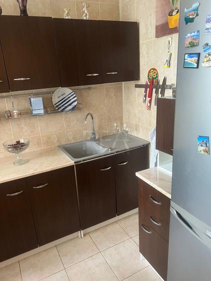 Apartament cu 2 camere semidecomandat, mobilat în 1 Mai
