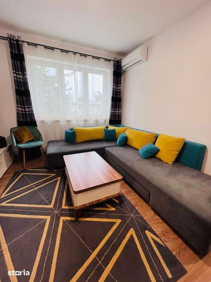 Apartament cu 3 camere semidecomandat, mobilat în Central