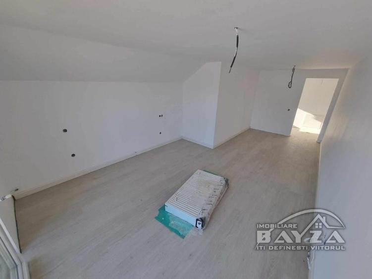 Casă individuală cu 5 camere cu Teren 1200 Mp în Rus