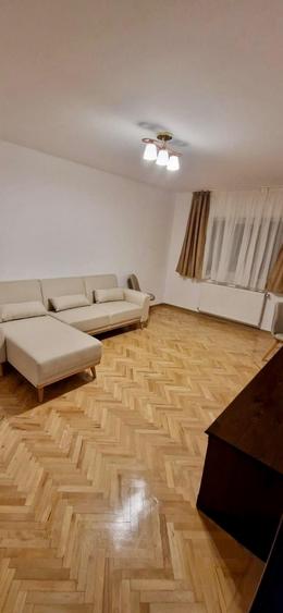 Apartament cu 3 camere decomandat, mobilat în Eremia