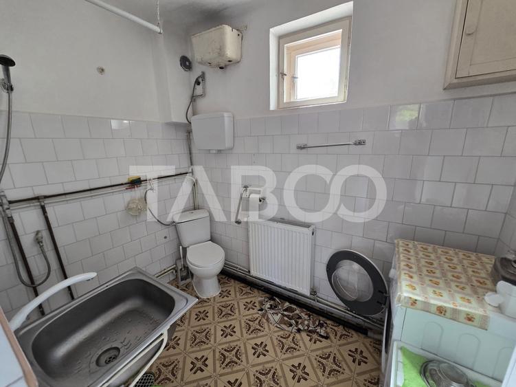 Casa spatioasa de vanzare teren 432 mp zona linistita - Lupeni Sibiu - 14