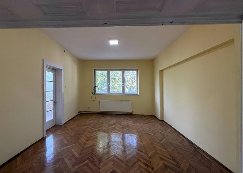 Ultracentral Ploiesti - parter de vila cu sarmul anilor '50
