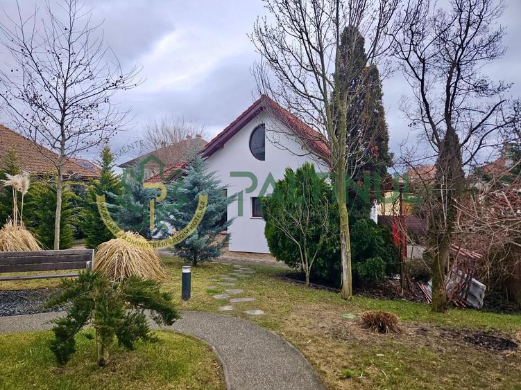 Casă de vânzare în centrul Sibiului – 3 camere și curte privată - 1
