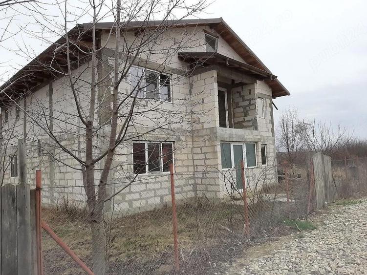 Vanzare casa ,220 mp,500 cu teren,fosa, fantana, utilitati la poarta,la rosu cu ferestre,80000 euro - 1