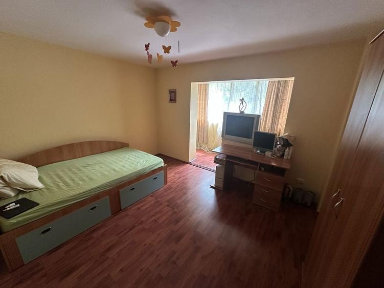 Vand apartament 2 camere decomandat - 1