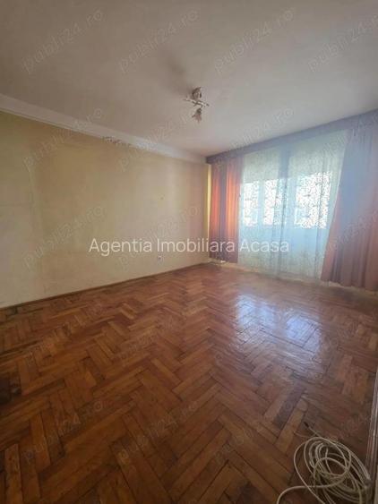 De vanzare 2 camere decomandate, zona ultracentrala, 59.000 euro De vanzare 2 camere decomandate, zona ultracentrala, 59.000 euro