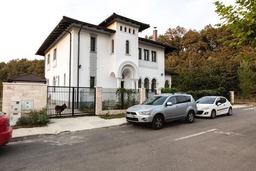 CORBEANCA in imediata apropiere a lacului si la liziera padurii - 7