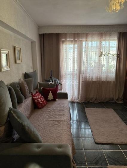 De vanzare apartament cu 3 camere