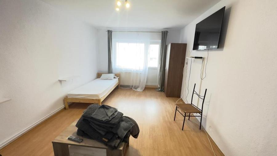 Apartament 3 camere decomandat intrare Răcădău, Str. Carpați - 3