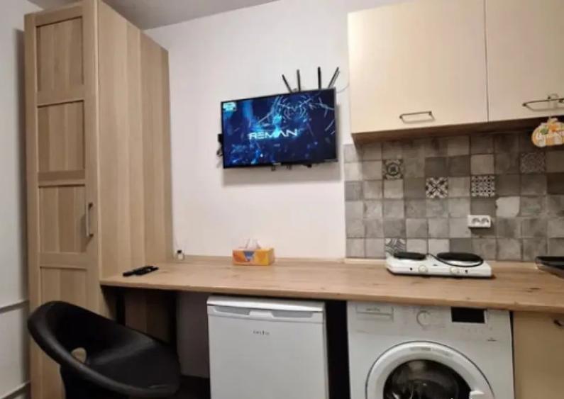 Camera de camin cu baie proprie - zona Florilor - 2