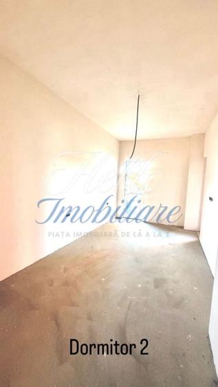 Apartament cu 4 camere decomandat în Florești