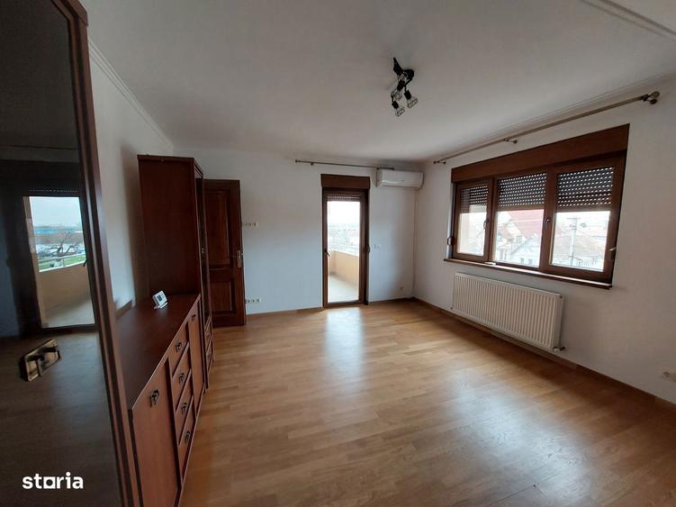 Vand ap. 3 camere, zona buna, Micalaca , locuri parcare in curte - 4