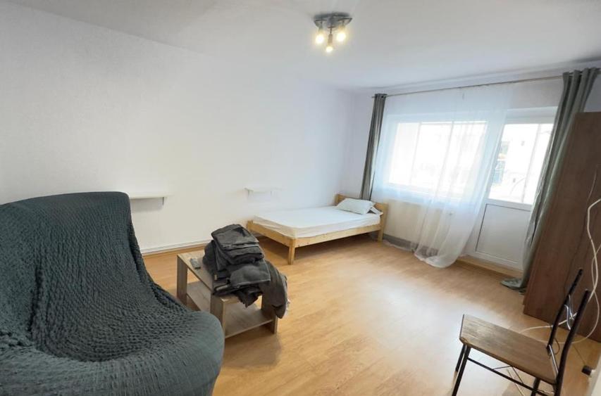 Apartament 3 camere decomandat intrare Răcădău, Str. Carpați - 1