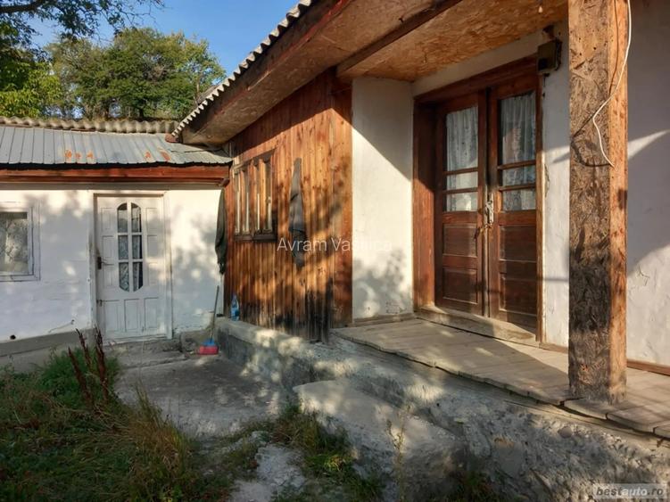 Casa batraneasca de vanzare