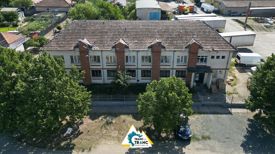 Clădire împunătoare de 540 mp pe 2 nivele în Sânnicolau Mic - 1