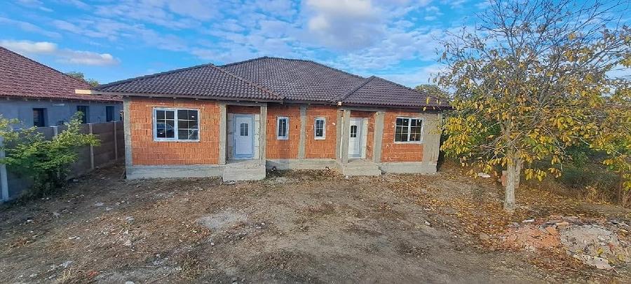Casă cu Teren 350 Mp în Central