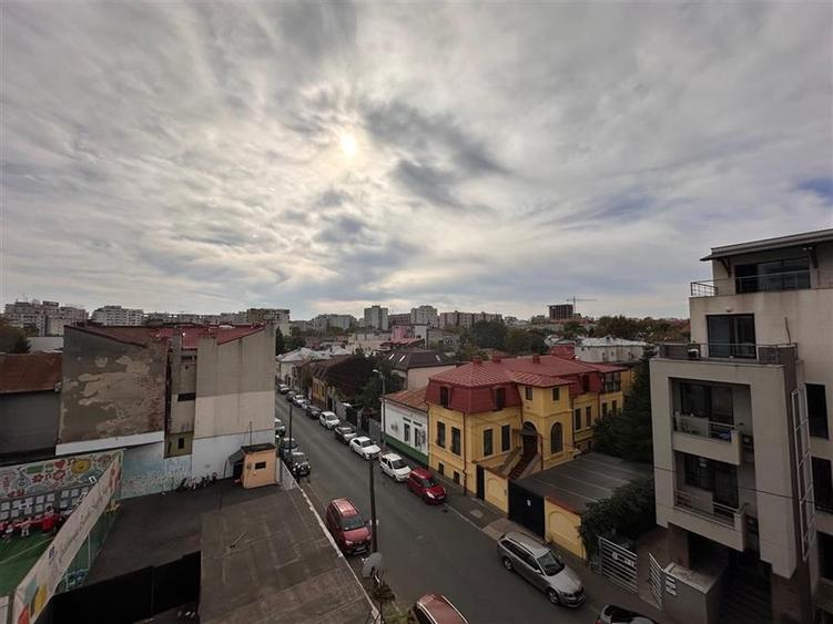 Vanzare imobil CONSOLIDAT pretabil Clinica / Spatii cazare / Birouri / Apartamen - 1