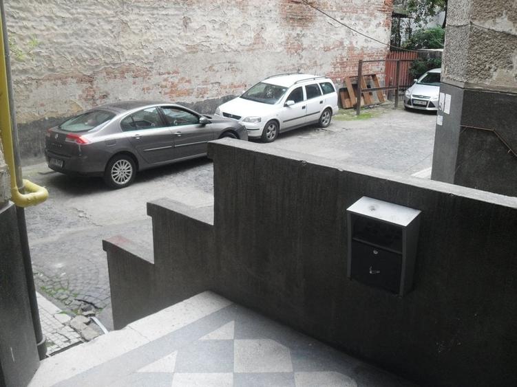 ,3 cam in vila,2 intrari,parter,PARCARE 2 -3 AUTOTURISME, - 2