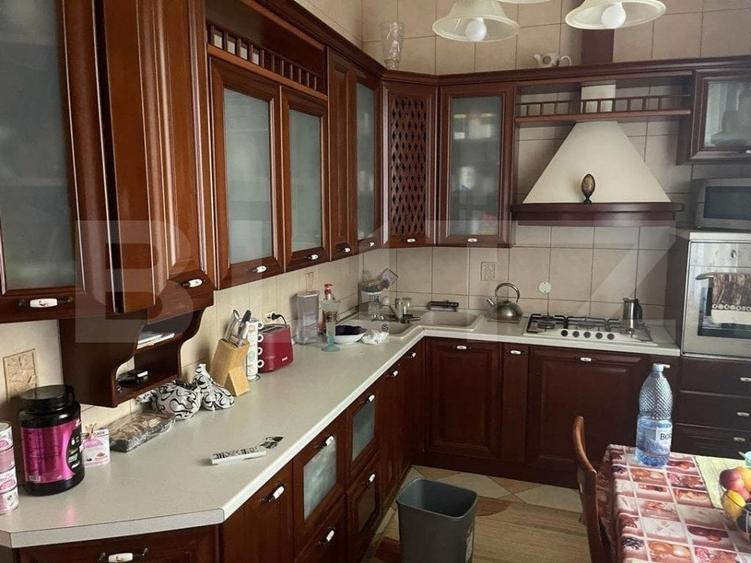 Casa 400 mp, teren 1164 mp, 3 niveluri, zona P-ta Chirila - 2