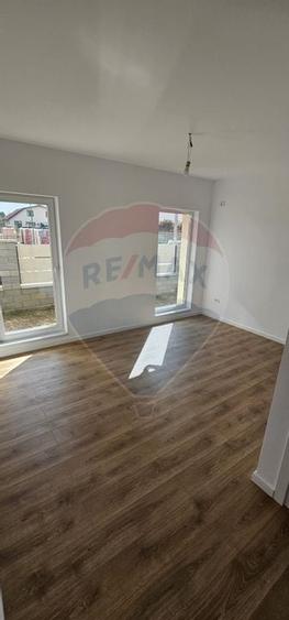 Casa / Vila cu 4 camere de vanzare - 3