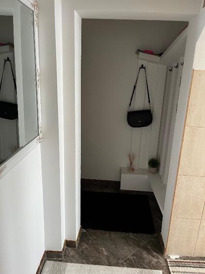 Vând Apartament cu două camere etaj 3 pe mijloc  - 13