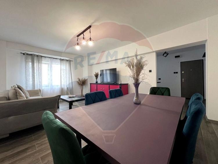 Apartament spațios de închiriat, strada Năsăud, bloc cu lift - 1