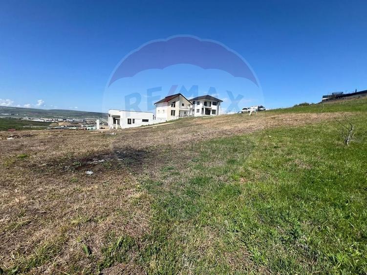 Teren Dezmir, 540 mp, zona de case, construire casa individuala - 1