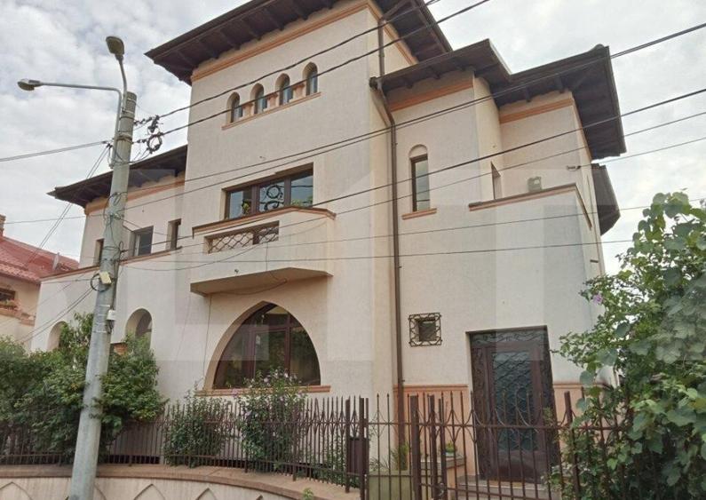 Vila cu 11 camere, 450 mp, teren cu 620 mp, 2 locuri de parc - 7