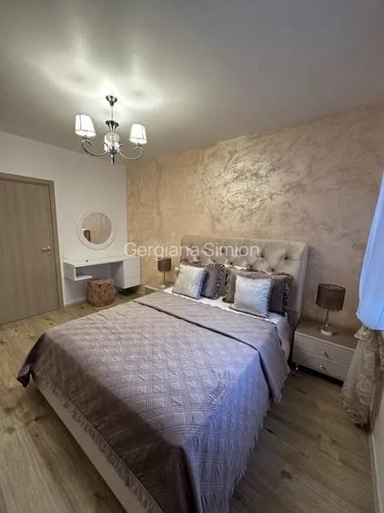 Apartament cu 3 camere semidecomandat, mobilat în Băneasa