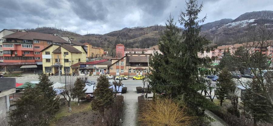 Apartament cu 2 camere decomandat în Petros