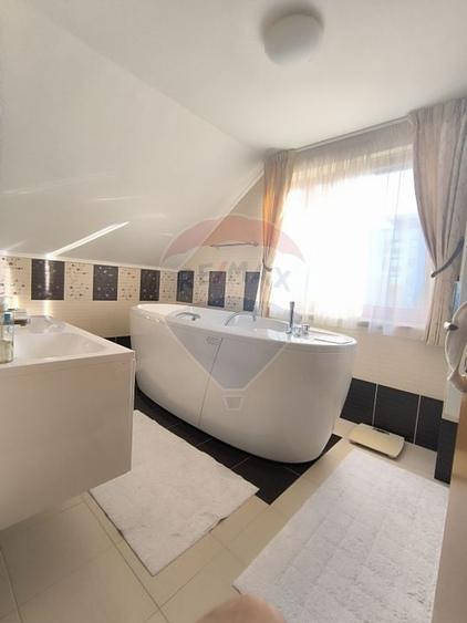 Casă de vanzare - 35