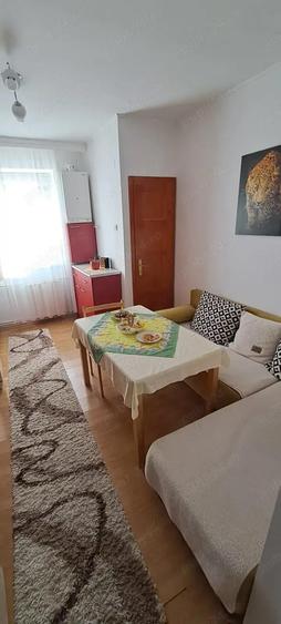 Vand apartament cu doua camere , zona linistita cu loc de parcare . - 3