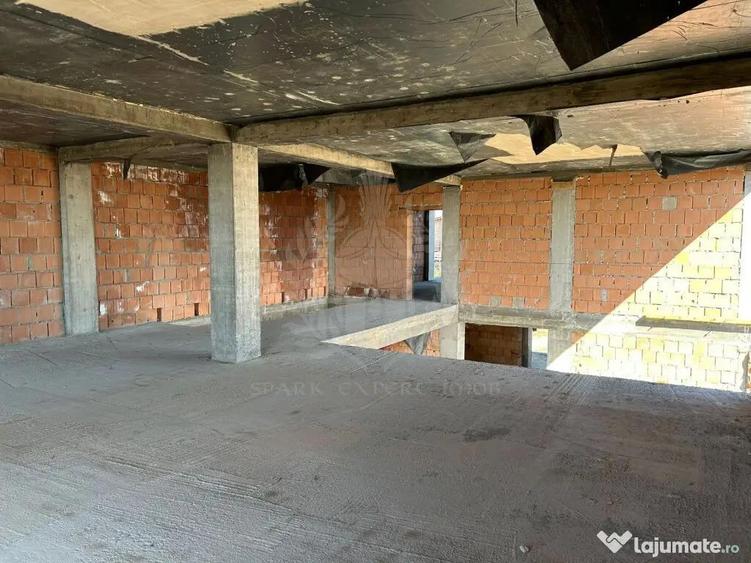 Casa la rosu. Strejnicu. 6 camere - 9