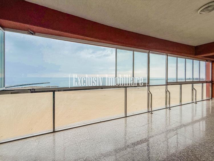 Vedere Frontala la Mare si Plaja la Picioare - Apartament cu Parcare Privata - 3