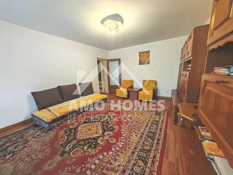 De Vănzare- Apartament Luminos, Decomandat cu Centrală Proprie - 2