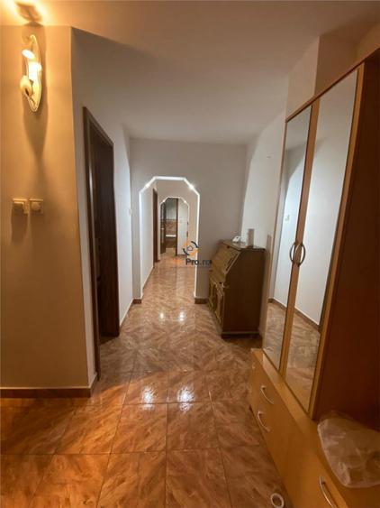 Apartament decomandat 3 camere etaj 2 zona Soarelui - 1