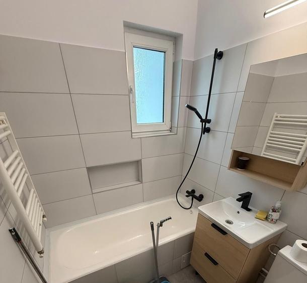 Apartament cu 2 camere decomandat în Podu Roș