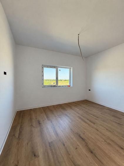Duplex cu 3 camere cu Canalizare în Remetea Mare
