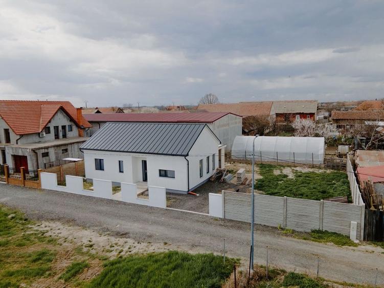 Casă cu 3 camere în Sânmihaiu German
