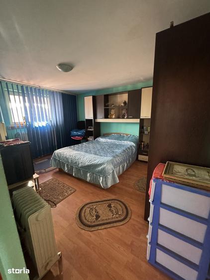 Casă cu 5 camere cu Teren 600 Mp în Bariera Vâlcii