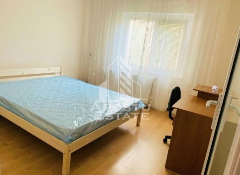 Apartament cu 3 camere decomandat, mobilat în