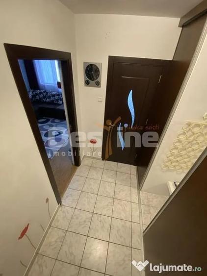 Apartament cu 2 camere semidecomandat în Gorjului